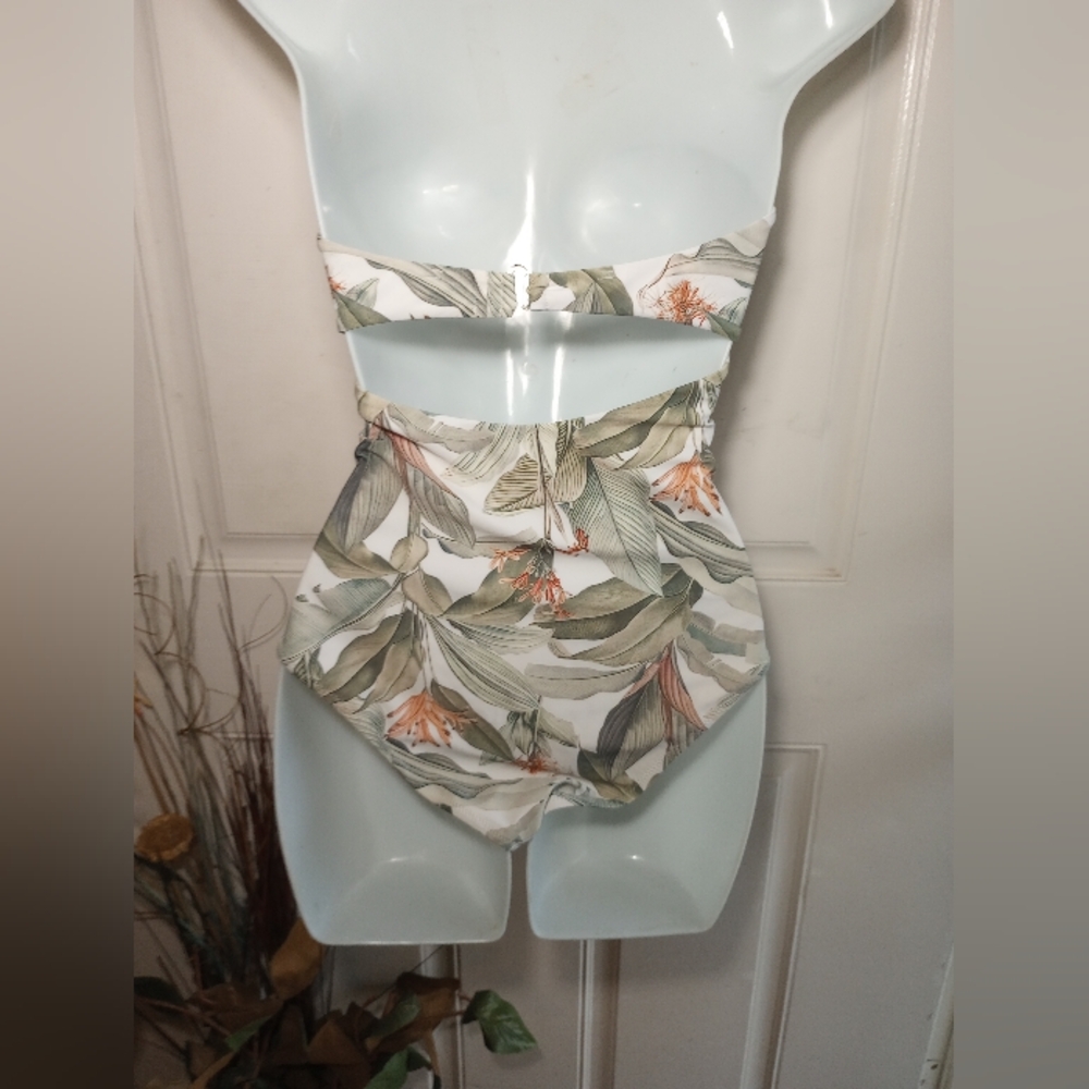 FLOWER PRINTED ONE PIECE SWIMSUIT Body Enhancing Design Nature Lovers Size Small - Picture 7 of 12